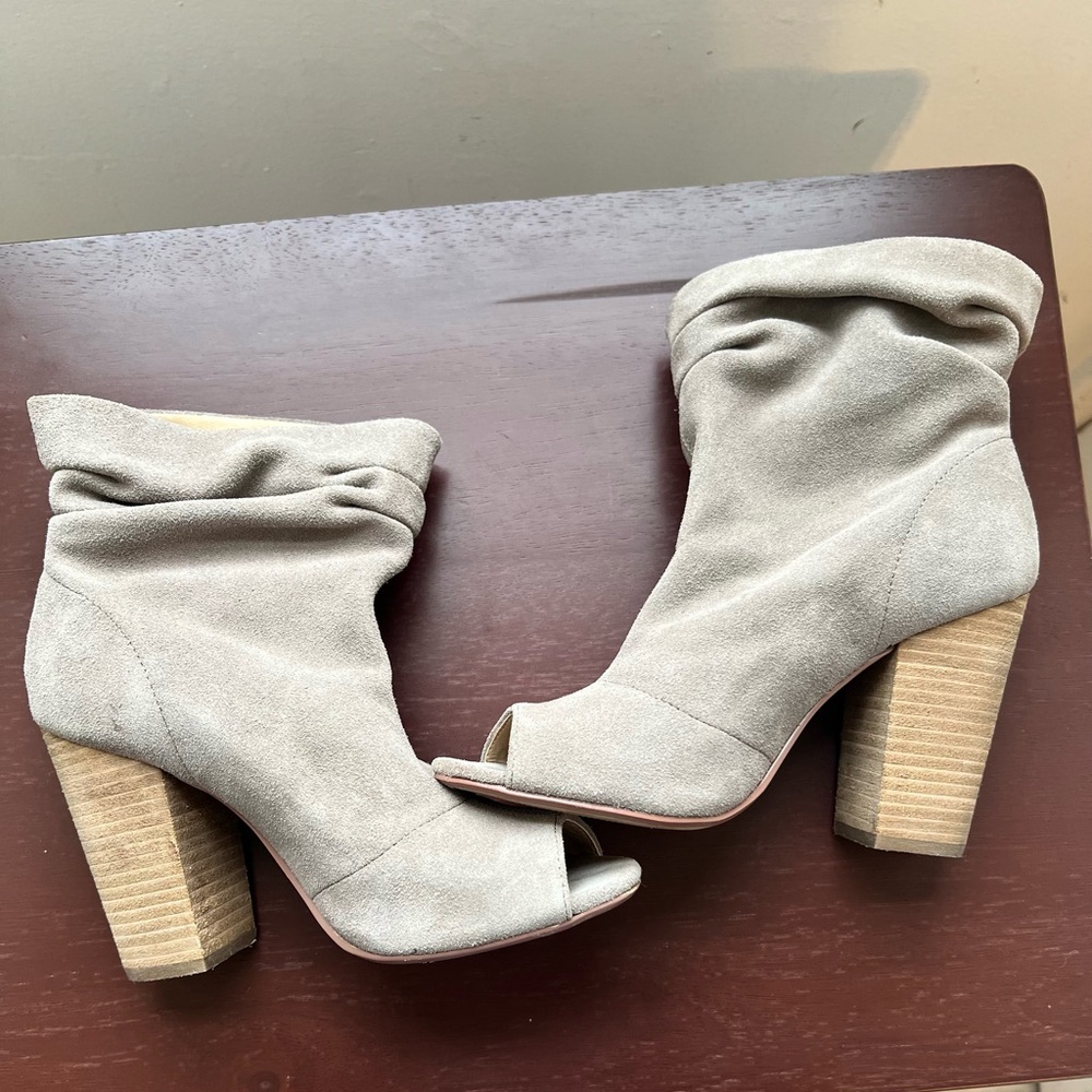Nine West Kacey Gray Suede Slouchy Peep Toe Block Heel
Ankle Bootie Size 7M